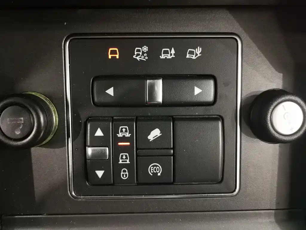 Land Rover Discovery 2015 — фото 14