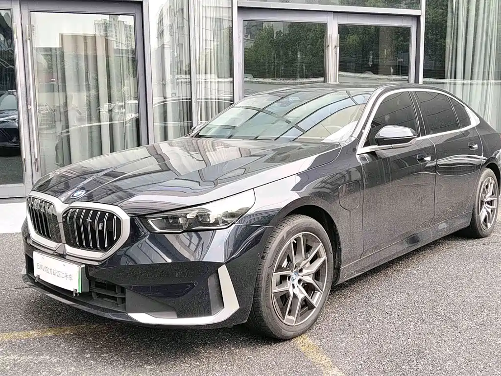 BMW i5 2025 — фото 1