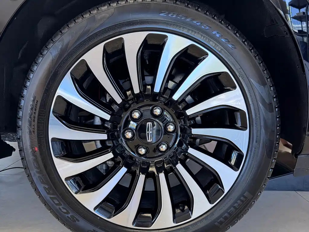 Lincoln Navigator 2026 — фото 12