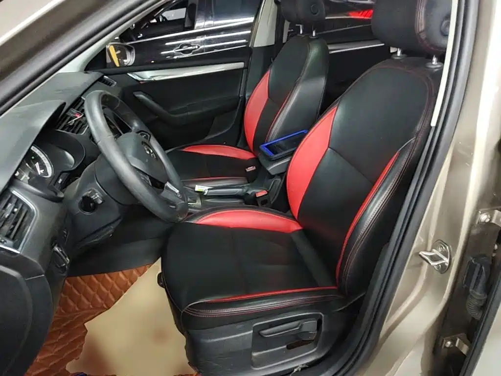 Skoda Octavia 2020 — фото 15