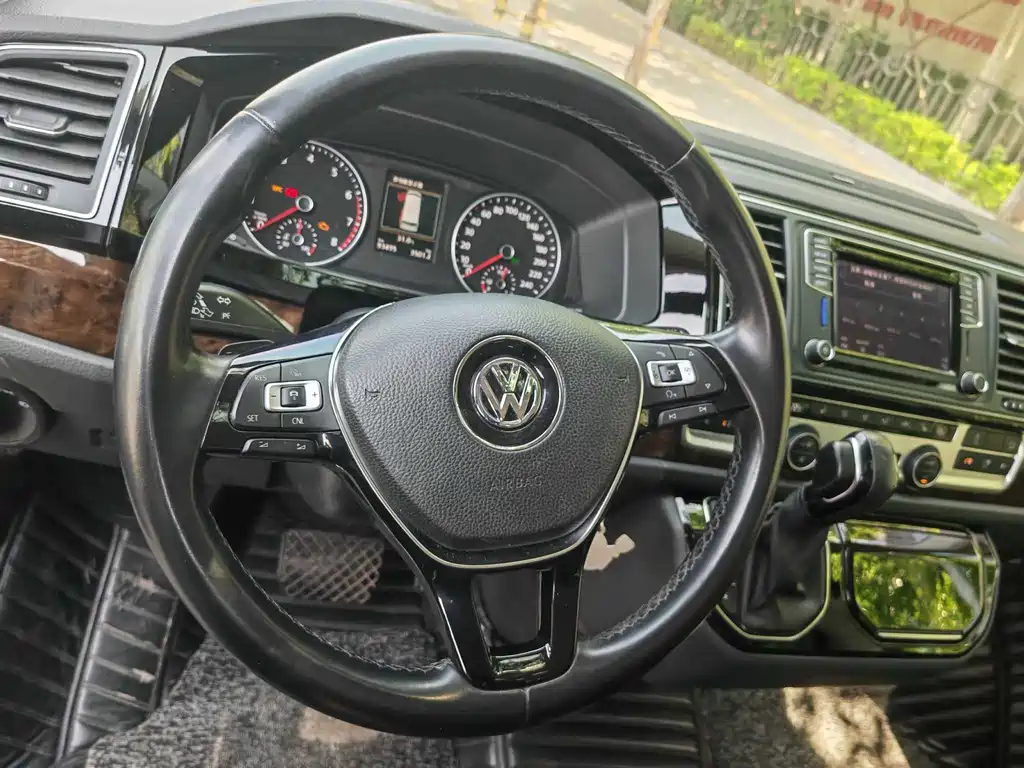 Volkswagen Multivan 2019 — фото 3