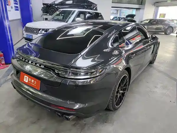 Porsche Panamera 2023