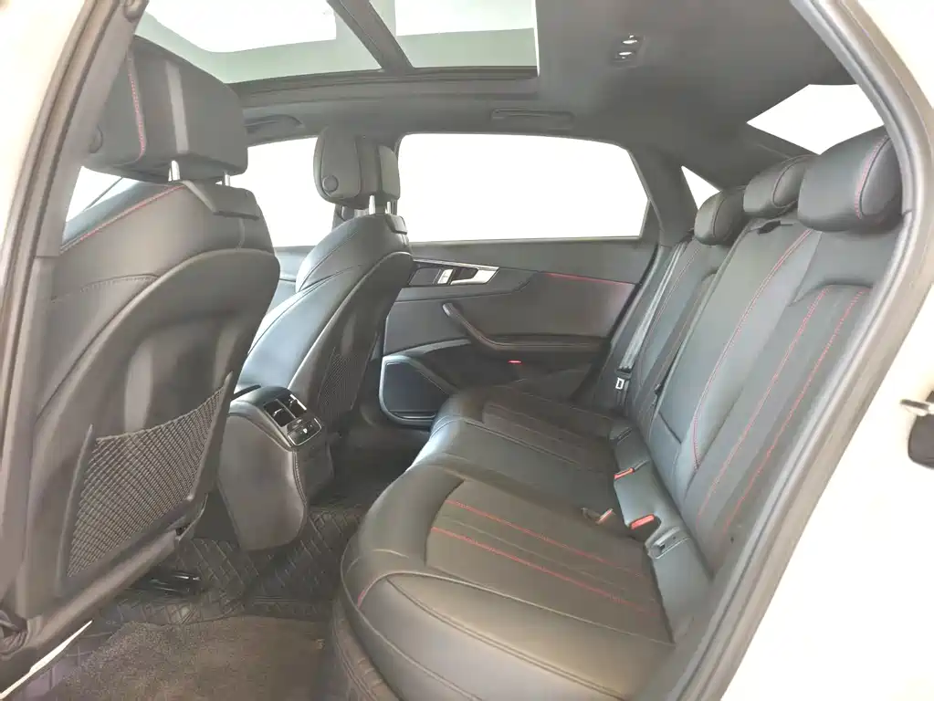 Audi A4L 2025 — фото 10