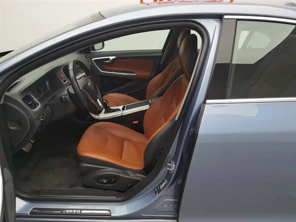 Volvo S60 2017 — фото 10