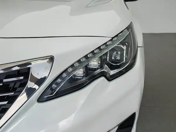 Peugeot 408 2021