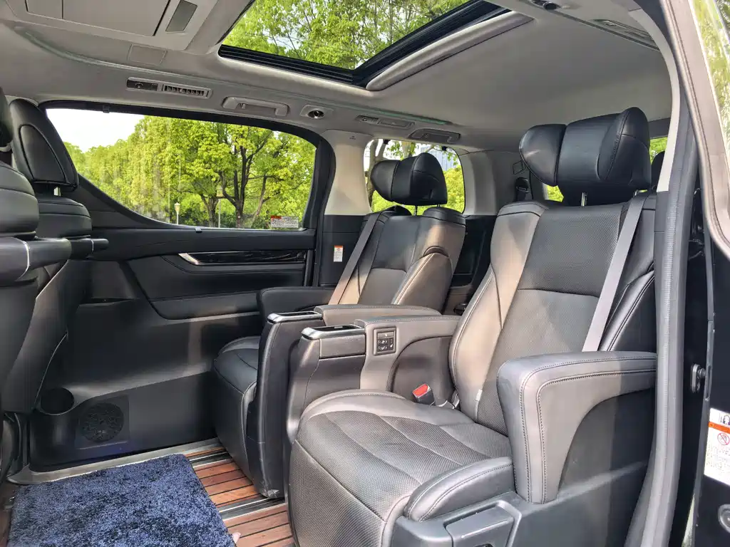 Toyota Vellfire 2021 — фото 9
