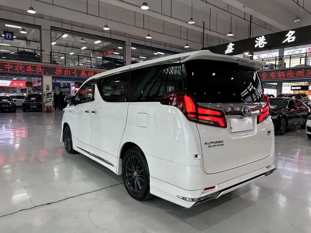 Toyota Alphard 2020 — фото 9