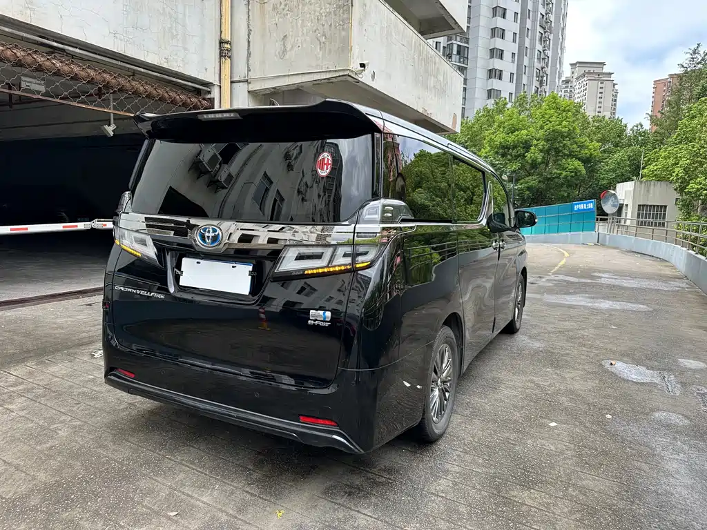 Toyota Vellfire 2022 — фото 16