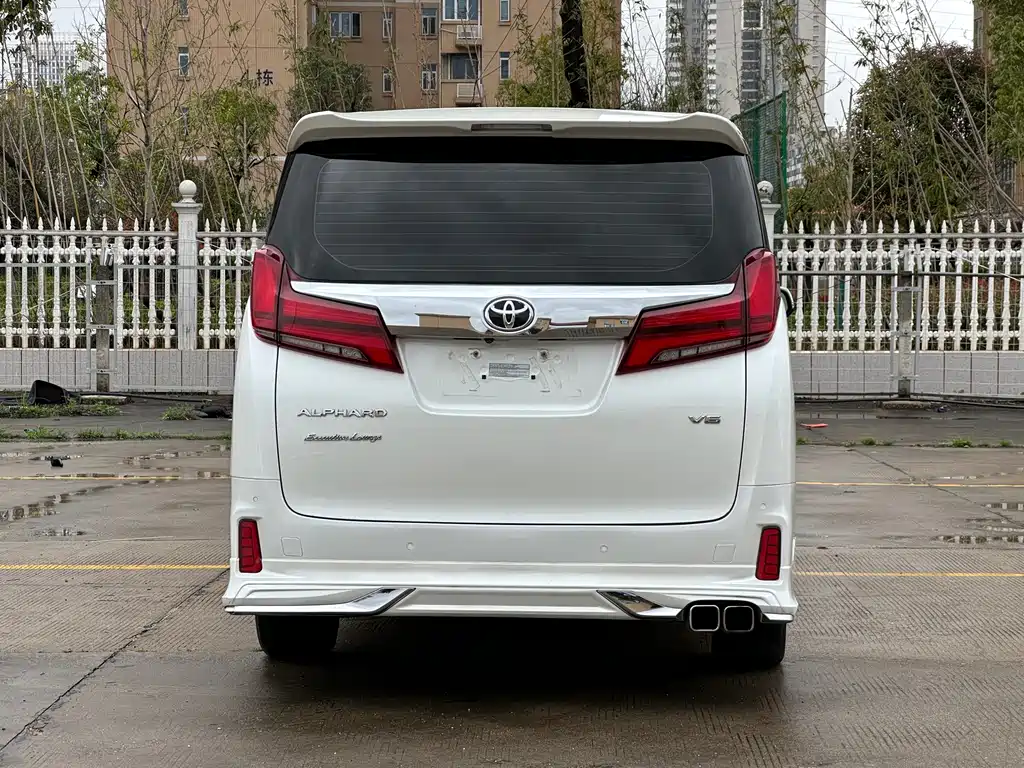 Toyota Alphard 2022 — фото 8