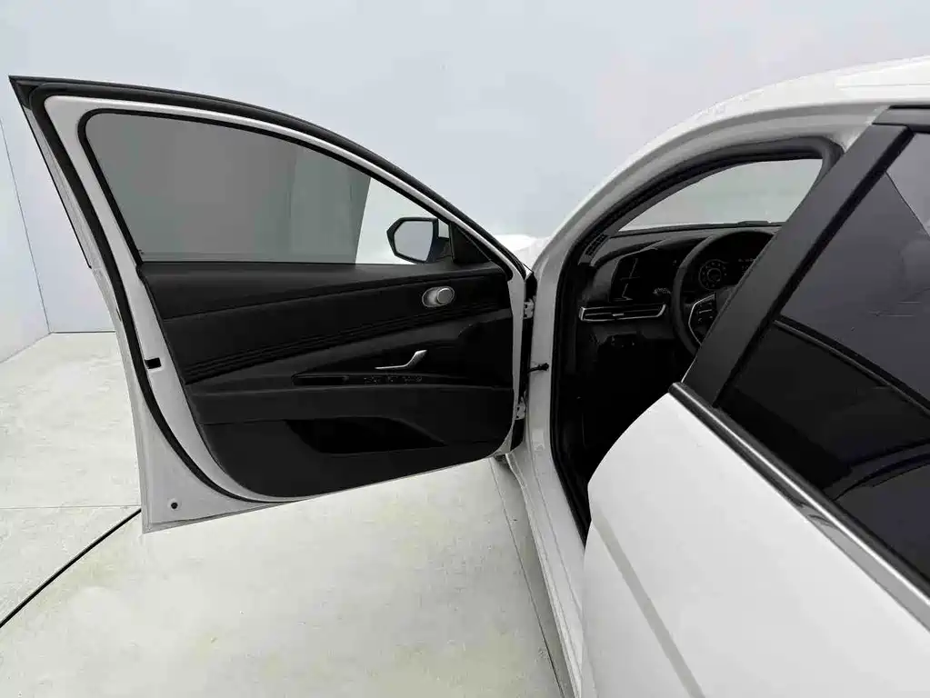 Hyundai Elantra 2022 — фото 19