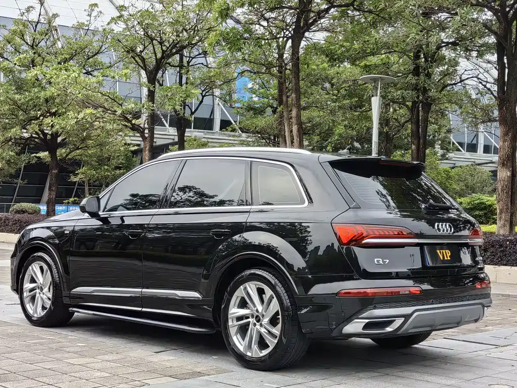 Audi Q7 2024 — фото 7