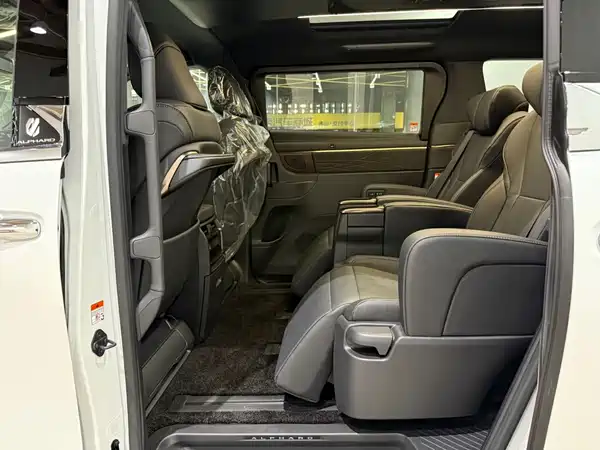 Toyota Alphard 2025