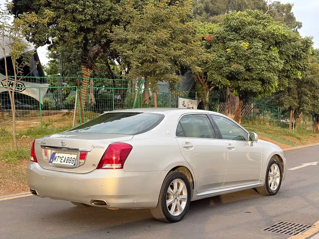 Toyota Crown 2010 — фото 11