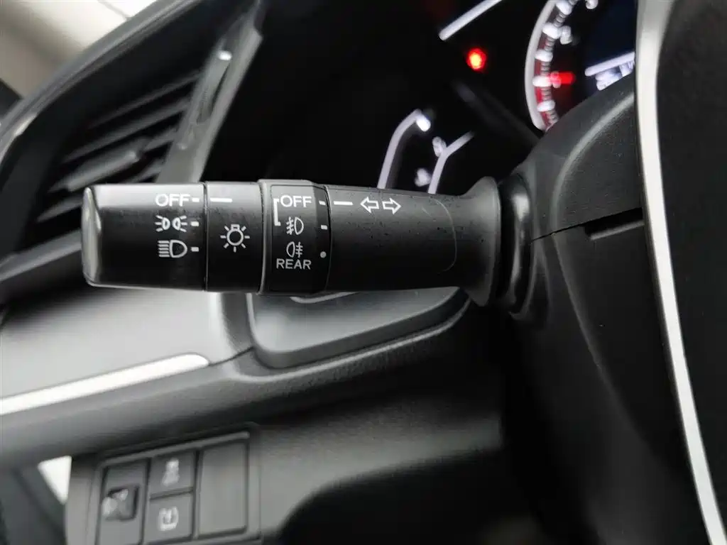 Honda Civic 2018 — фото 21