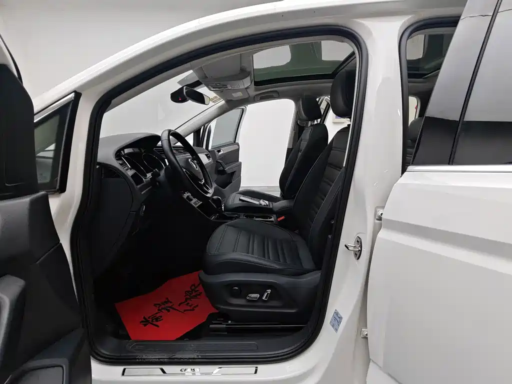Volkswagen Touran 2019 — фото 10