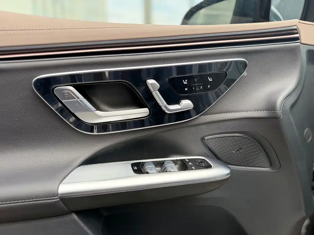 Mercedes-Benz EQE SUV 2025 — фото 15