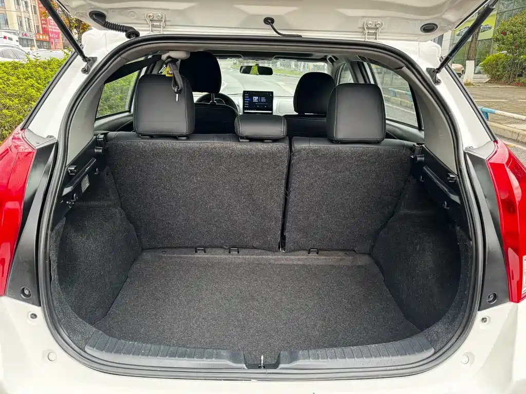 Toyota Yaris L 2015 — фото 27