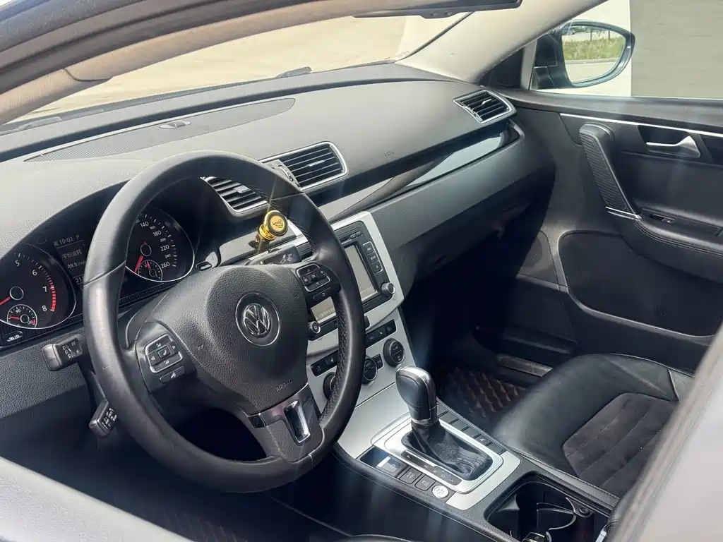 Volkswagen Magotan 2016