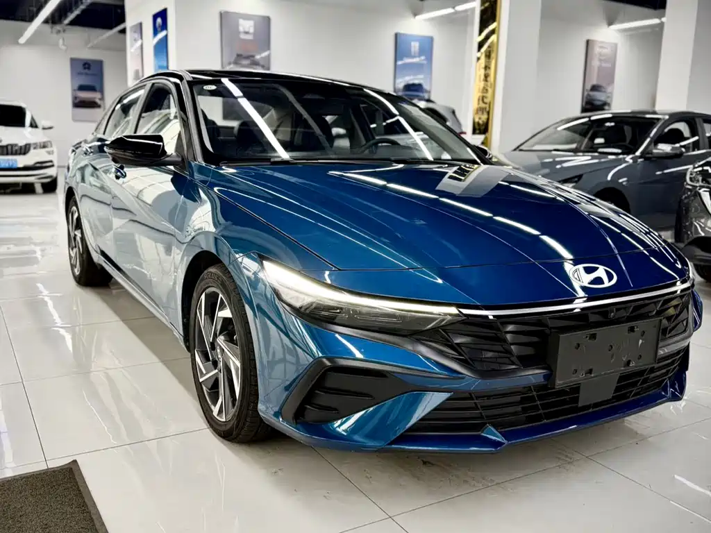 Hyundai Elantra 2023 — фото 8