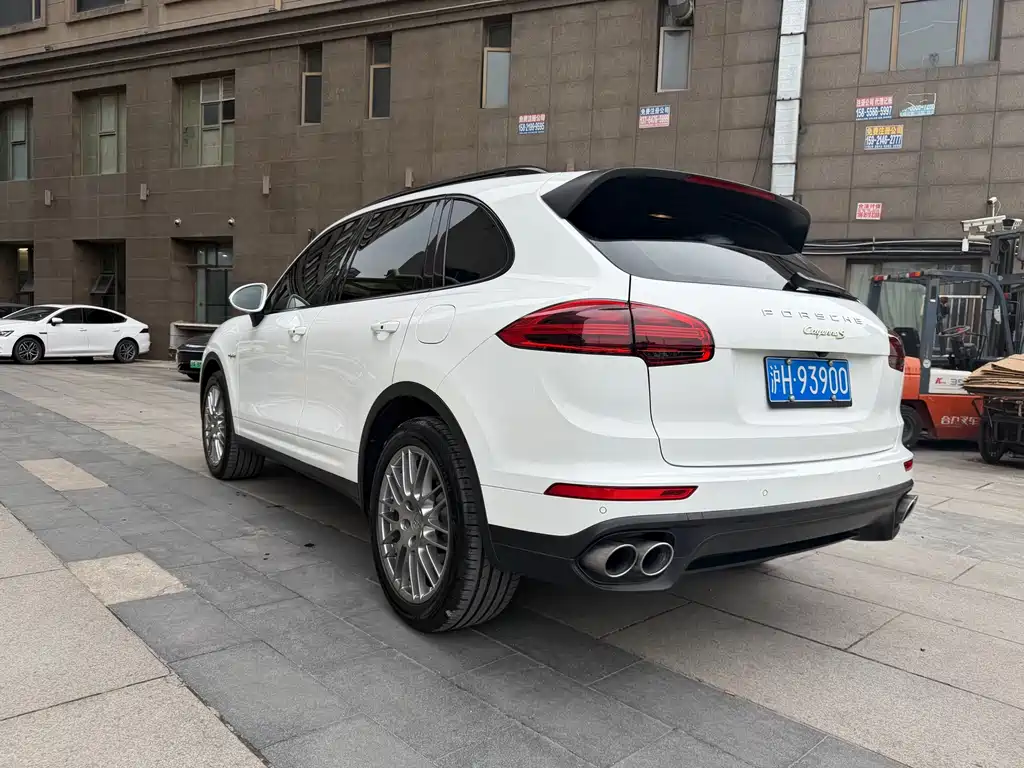 Porsche Cayenne Hybrid 2017 — фото 16