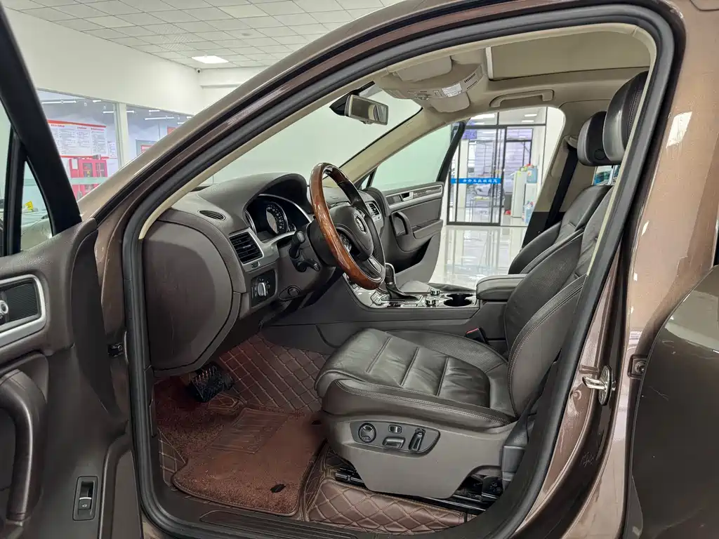 Volkswagen Touareg 2015 — фото 12