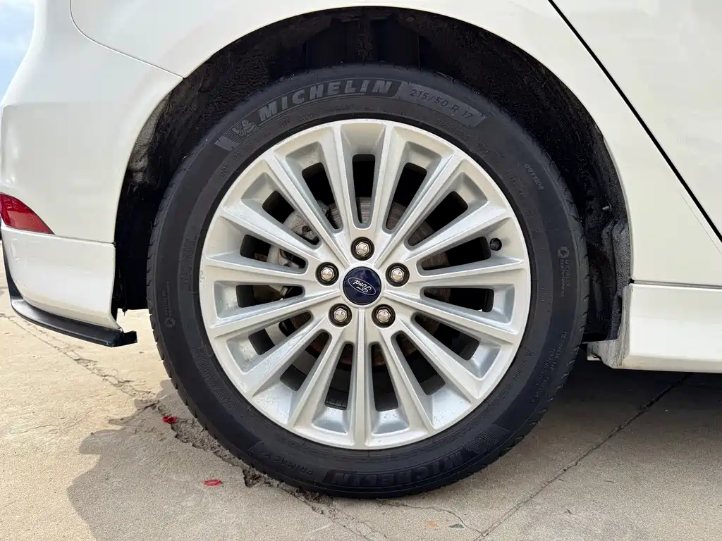 Ford Focus 2018 — фото 13