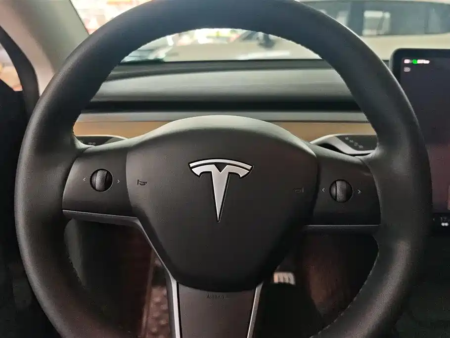 Tesla Model Y 2026 — фото 15