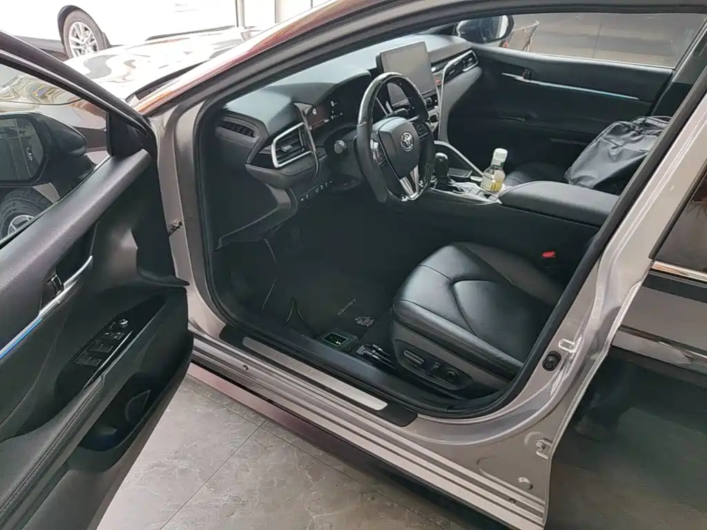 Toyota Camry 2021 — фото 16