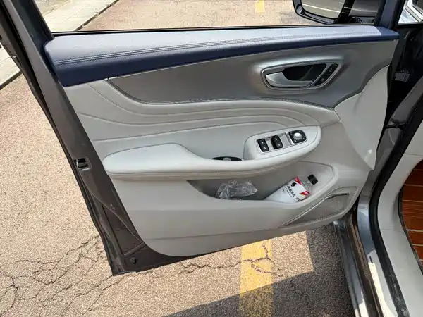 Roewe iMAX8 2022