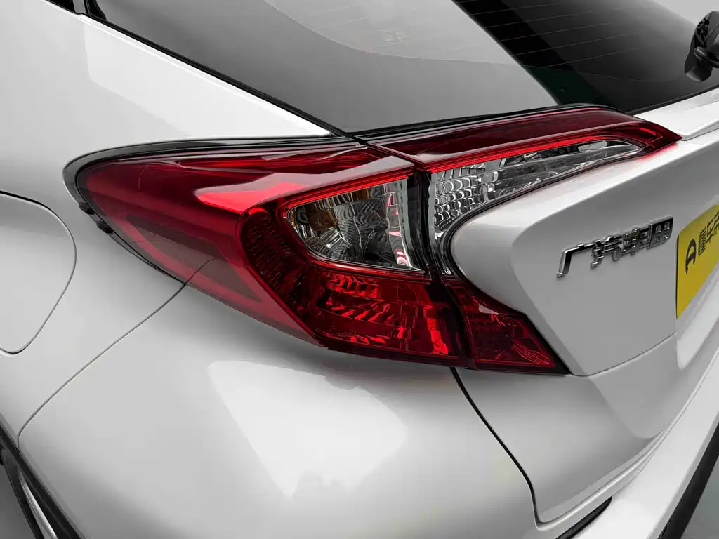 Toyota C-HR 2023 — фото 19