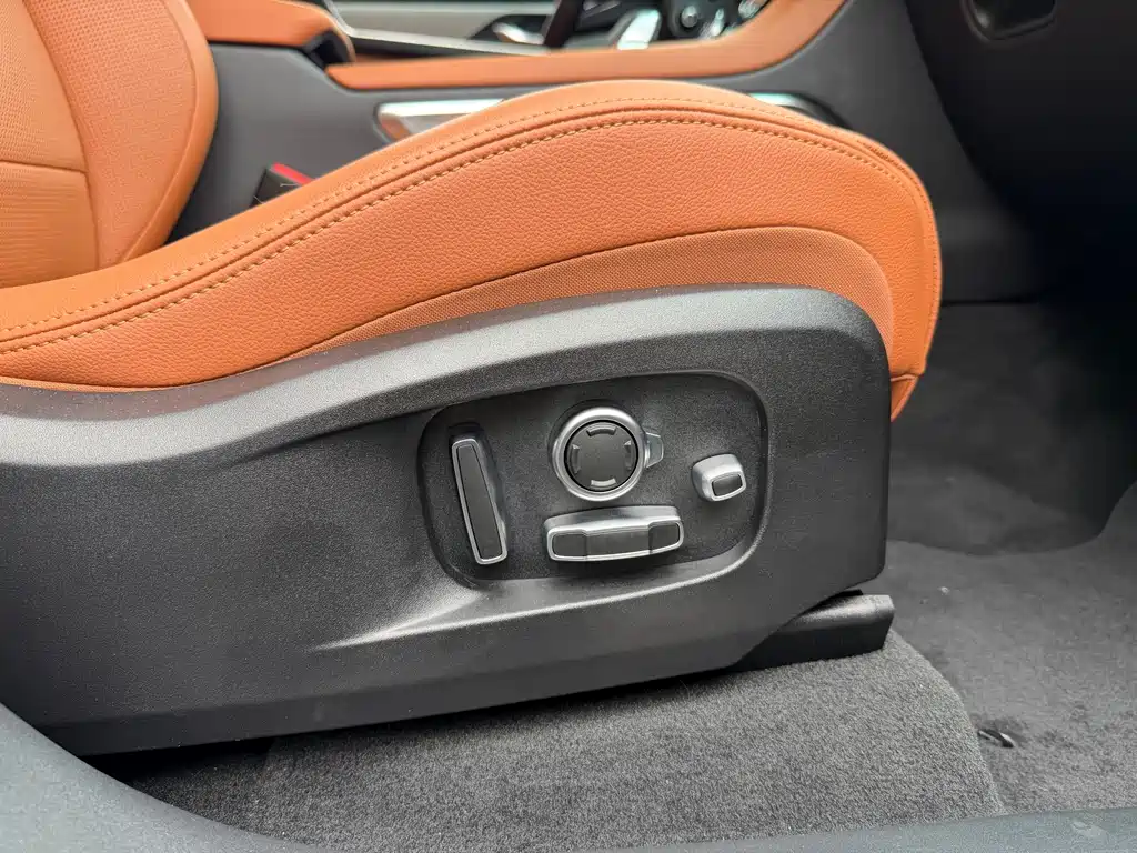 Jaguar F-PACE 2021 — фото 16