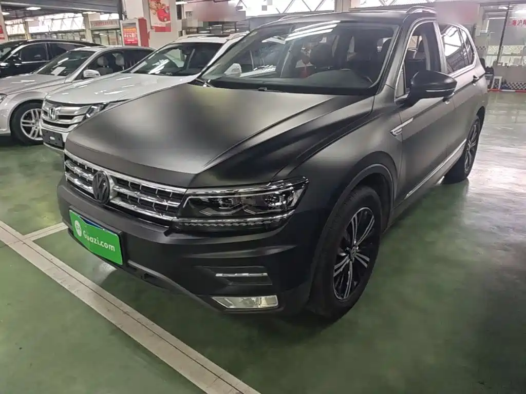 Volkswagen Tiguan L 2018 — фото 1