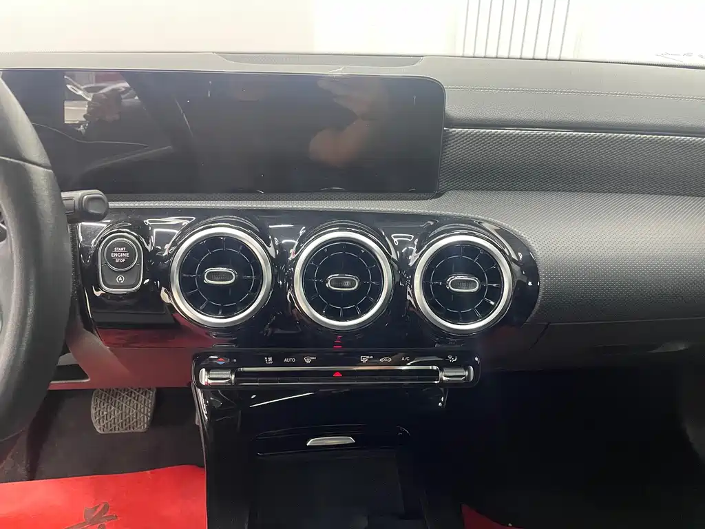 Mercedes-Benz A-Class 2022 — фото 11