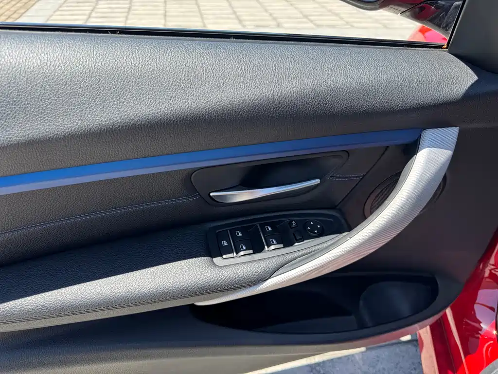 BMW 3 Series 2019 — фото 13