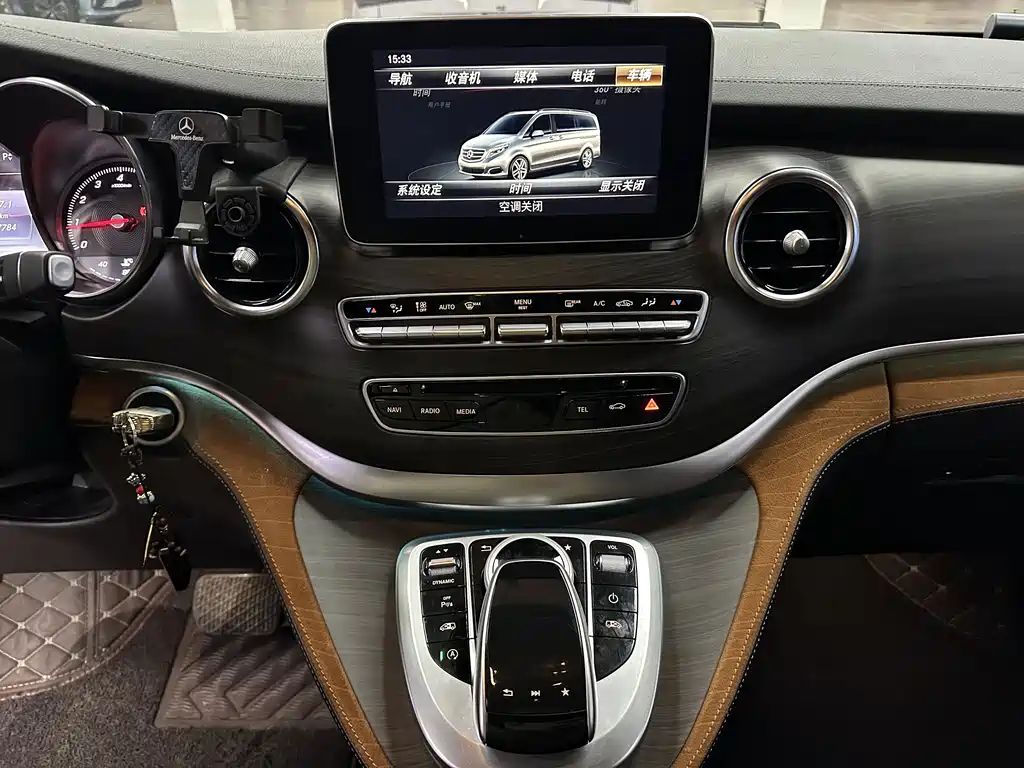 Mercedes-Benz V-Class 2018 — фото 17