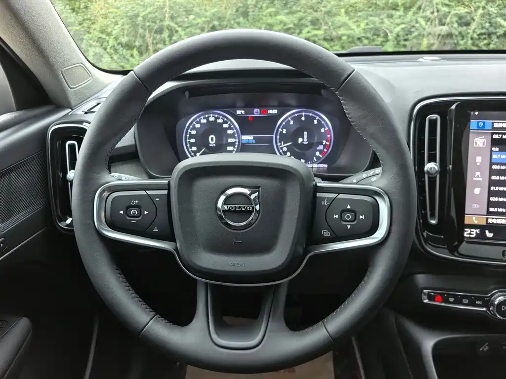Volvo XC40 2020 — фото 13