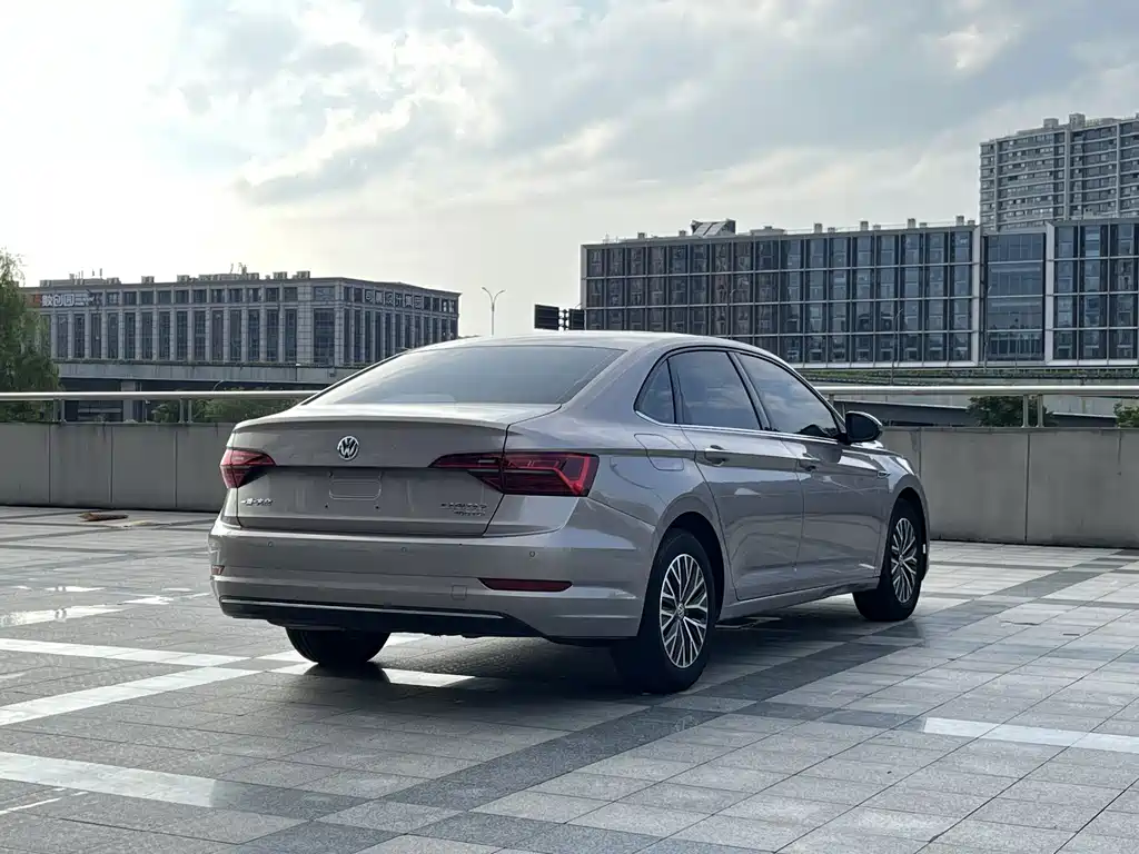 Volkswagen Sagitar 2020