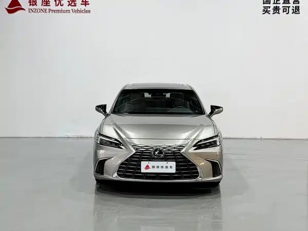 Lexus ES 2025