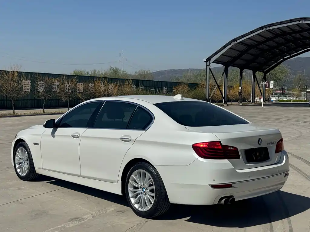 BMW 5 Series 2016 — фото 22
