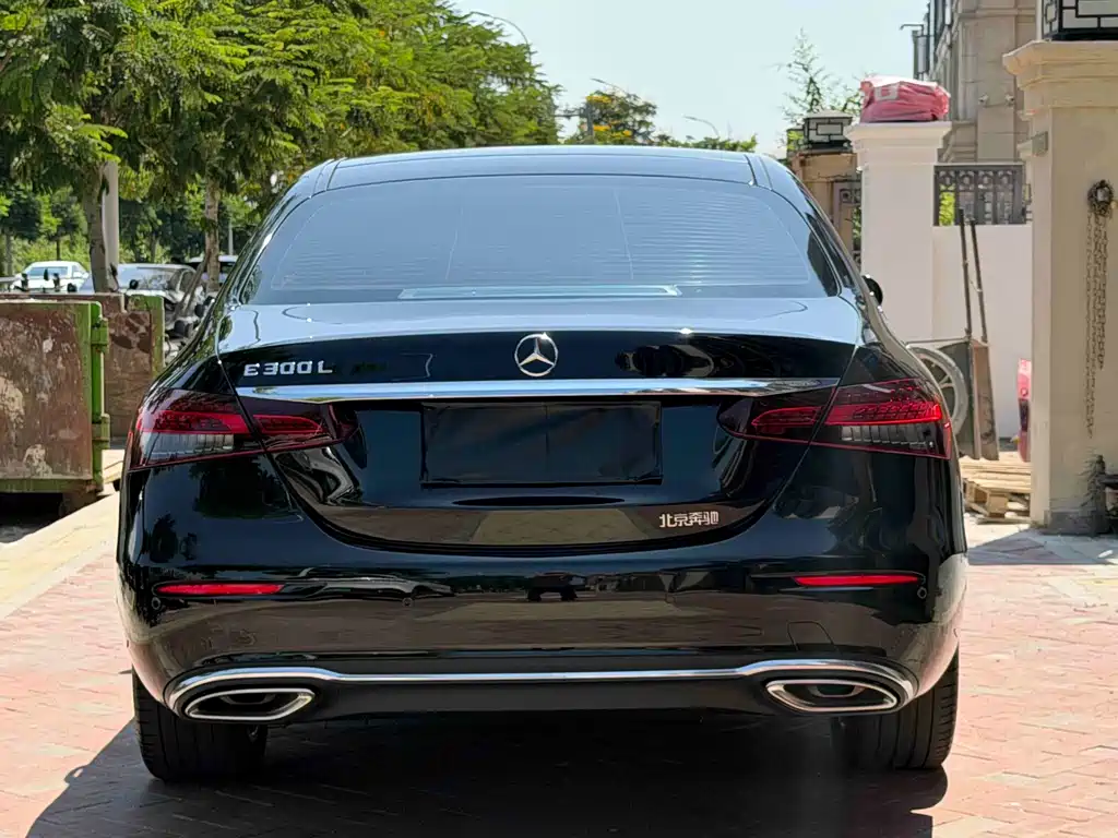 Mercedes-Benz E-Class 2022 — фото 8
