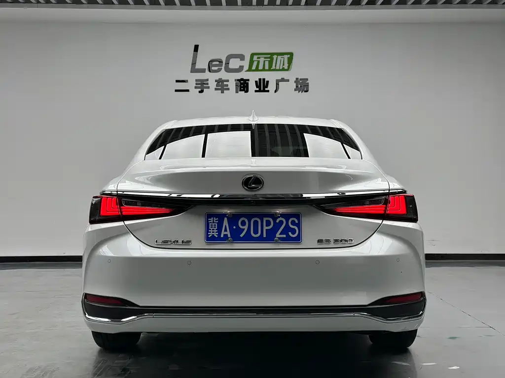 Lexus ES 2021 — фото 13