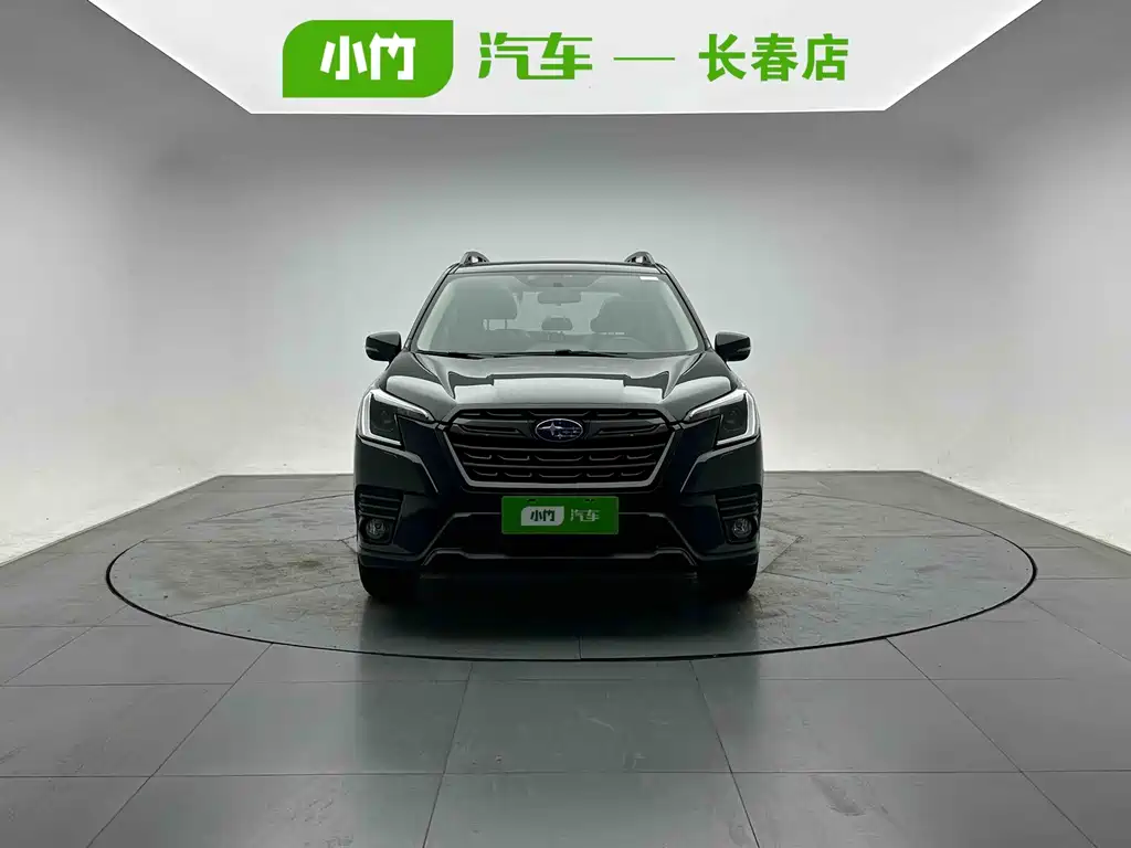 Subaru Forester 2022 — фото 2