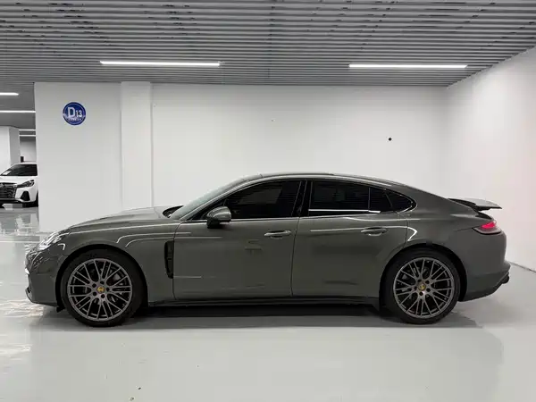 Porsche Panamera 2023