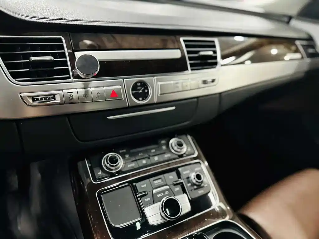 Audi A8 2014 — фото 6