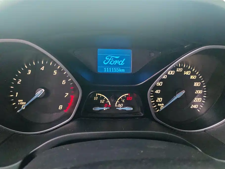 Ford Focus 2014 — фото 14