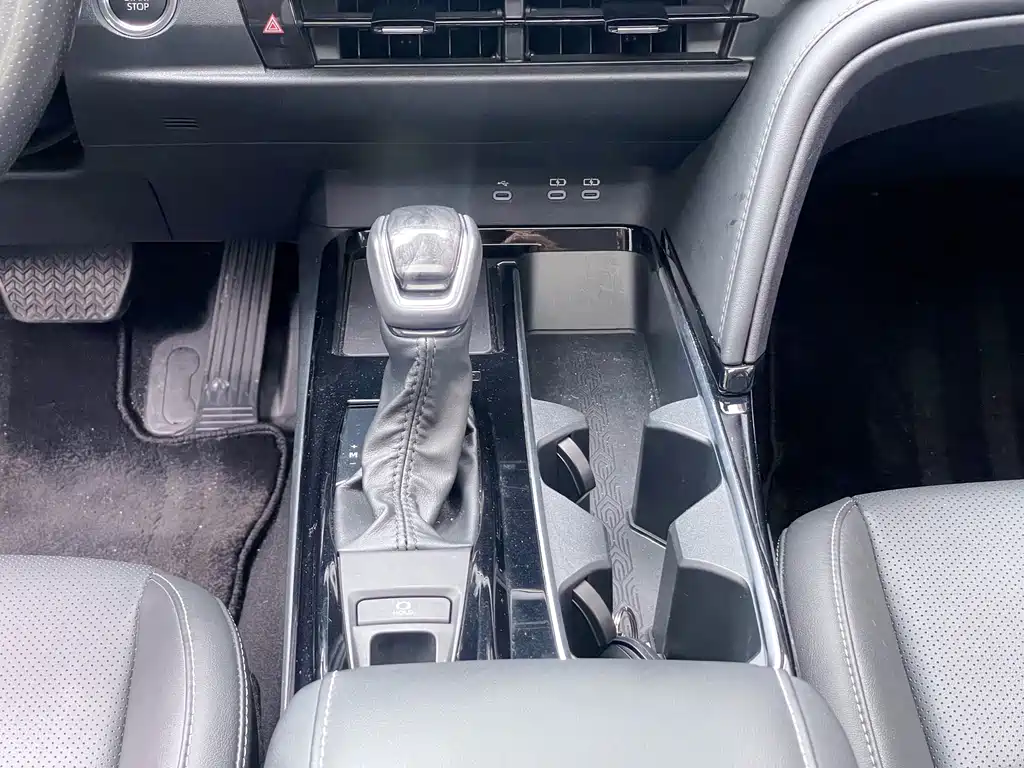 Toyota Camry 2025 — фото 17