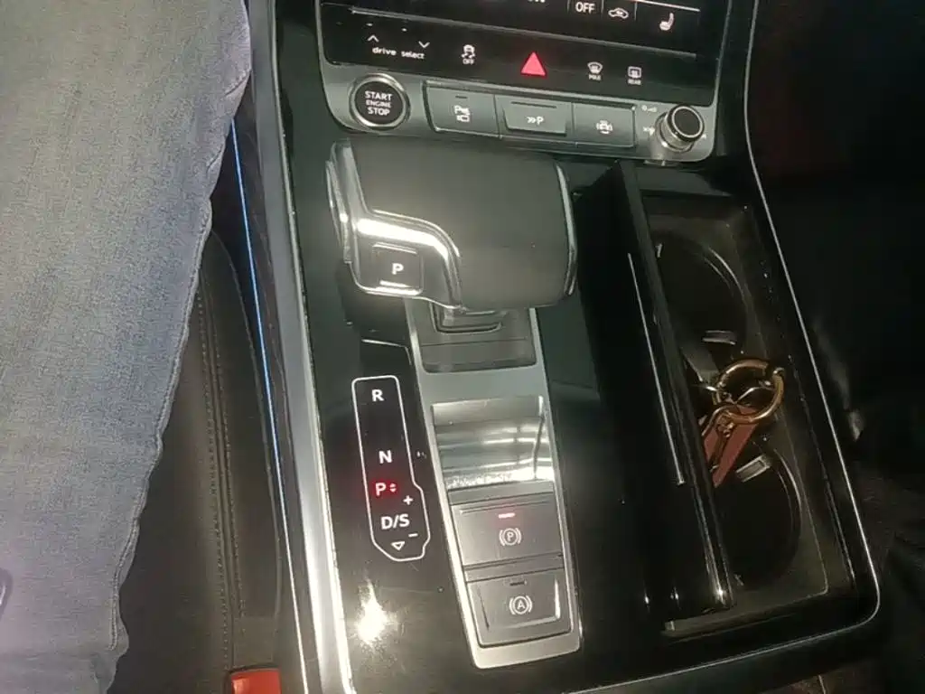 Audi Q8 2020 — фото 21