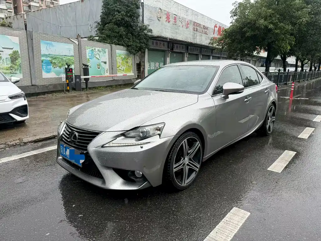 Lexus IS 2013