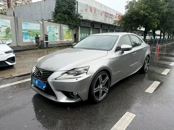 Lexus IS 2013