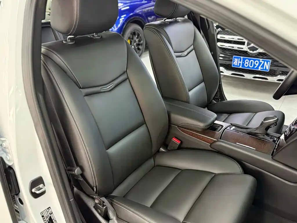 Cadillac XTS 2018 — фото 11
